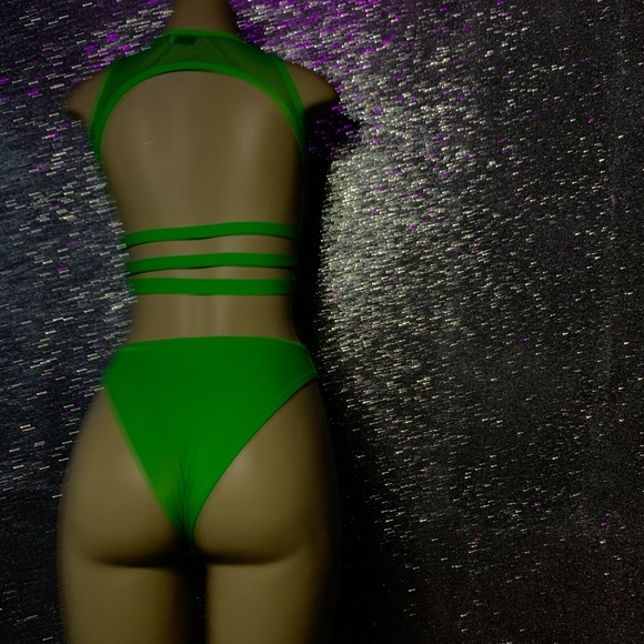 Bikini - Picture 2 of 6